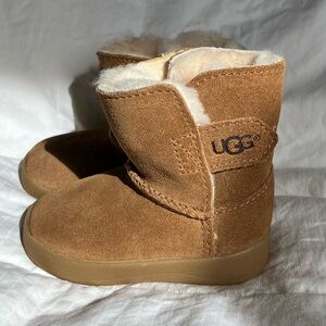 UGG Baby Classic II Boots – Chestnut – Barely Worn – Excellent Condition 🤎